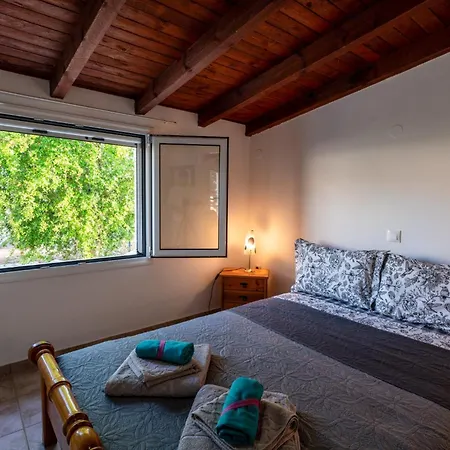 Cozy Beachfront With Sea Loungers & Outdoor Shower Near Σπίτι διακοπών Ερέτρια