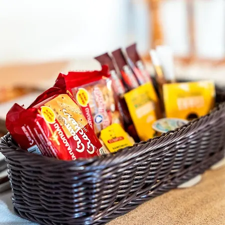 Cozy Beachfront With Sea Loungers & Outdoor Shower Near Σπίτι διακοπών *