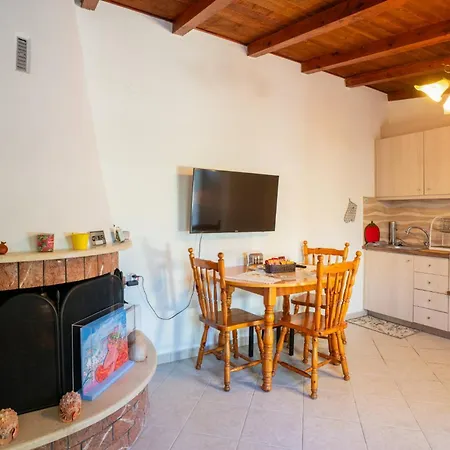 Cozy Beachfront With Sea Loungers & Outdoor Shower Near *