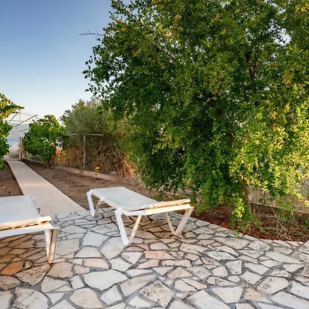 Σπίτι διακοπών Cozy Beachfront With Sea Loungers & Outdoor Shower Near Ερέτρια