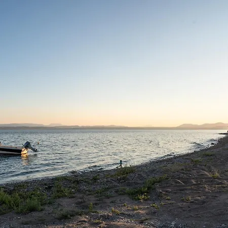 Cozy Beachfront With Sea Loungers & Outdoor Shower Near Σπίτι διακοπών *