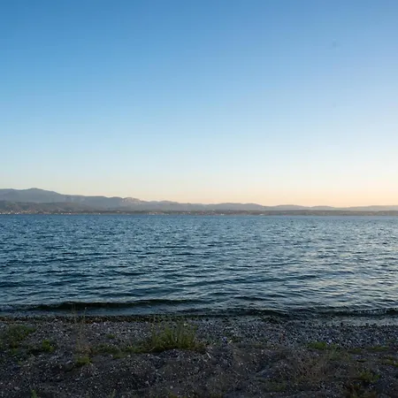 Σπίτι διακοπών Cozy Beachfront With Sea Loungers & Outdoor Shower Near Ερέτρια