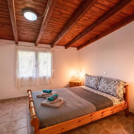 Cozy Beachfront With Sea Loungers & Outdoor Shower Near *