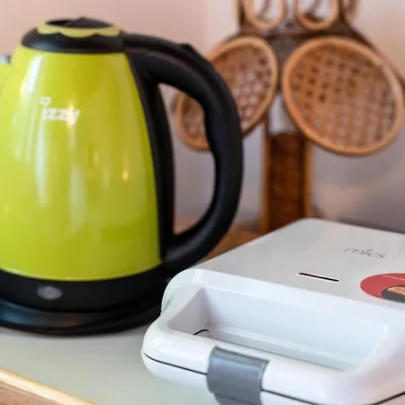 Cozy Beachfront With Sea Loungers & Outdoor Shower Near Σπίτι διακοπών *